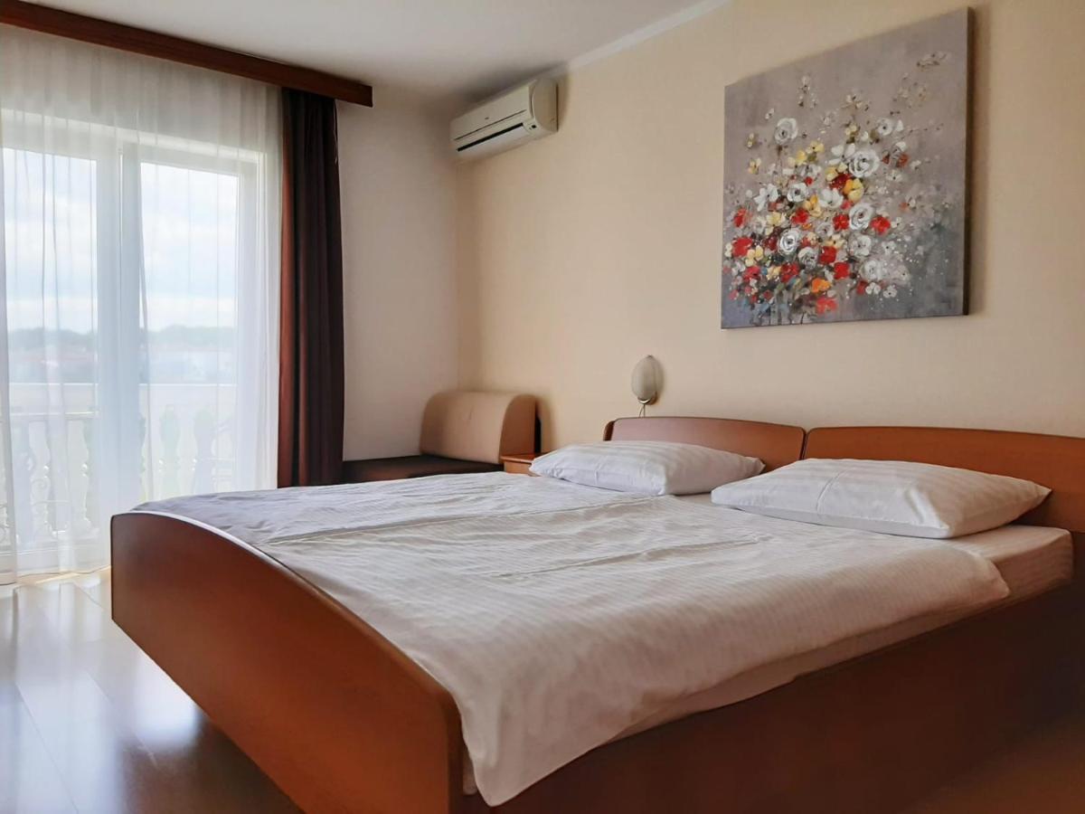 Pansion Katarina Bed and Breakfast Malinska Exterior foto